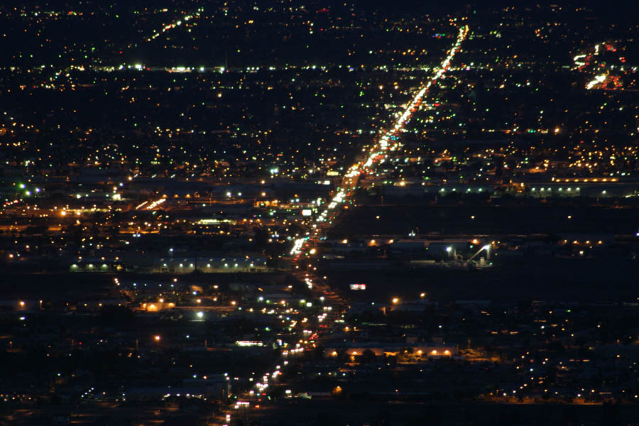 Central Avenue from South Mountain lookout (300mm, f/5.6, 0.3 sec, ISO 400)<!--CRW_1876.CRW-->